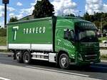 Ein Volvo FM mit Pritsche von Traveco am 5.9.25 beim Grauholz.