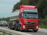 Volvo FH mit Tankauflieger am 20.09.2011 auf der A4 kurz hinter dem Aachener Kreuz in Richtung Niederlande.