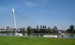 Die Rad-und Fußwerbrücke über den Rhein verbindet Kehl mit Straßburg, Sept.2006