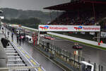 Start und Ziel Gerade des  Circuit de Spa-Francorchamps, bei den FIA WORLD ENDURANCE CHAMPIONSHIP 2022 / 6 HOURS OF SPA-FRANCORCHAMPS am 7.Mai 2022 kam es mehrfach zu Regen Unterbrechungen.