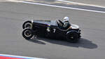 #7, FRAZER NASH Geoghegan Special, von 1928 im Jenks Trophy Rennen (Frazer Nash Car Club), ein historisches Automobilrennen f�r Vorkriegsfahrzeuge des britischen Herstellers Frazer Nash auf dem  Circuit de Spa-Francorchamps, Rahmenprogramm der Spa 6h Classic 2026. Aufnahme am 27.9.2026 von der neuen gro�en Trib�ne mit guter Sicht �ber: Raidillion, Eau Rouge und die Einfahrt der Boxengasse