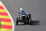 #10, FRAZER NASH Emeryson Special, von 1936 im Jenks Trophy Rennen (Frazer Nash Car Club), ein historisches Automobilrennen f�r Vorkriegsfahrzeuge des britischen Herstellers Frazer Nash auf dem  Circuit de Spa-Francorchamps, Rahmenprogramm der Spa 6h Classic 2026. Aufnahme am 27.9.2026 von der neuen gro�en Trib�ne mit guter Sicht �ber: Raidillion, Eau Rouge und die Einfahrt der Boxengasse