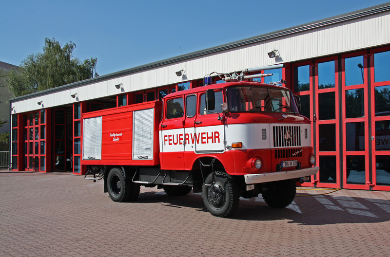 TLF 16-22 vom Typ W50 der Freiwilligen Feuerwehr Schkeuditz am 09.09.09 vor dem Neubau des Gertehauses.