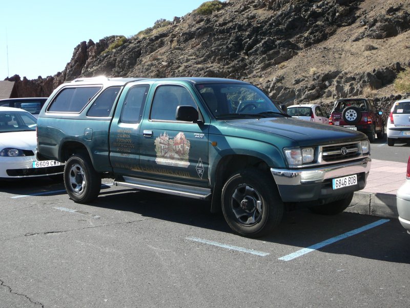 Toyota Hilux, abgestellt an der Teide-Talstation, Teneriffa im Januar 2009