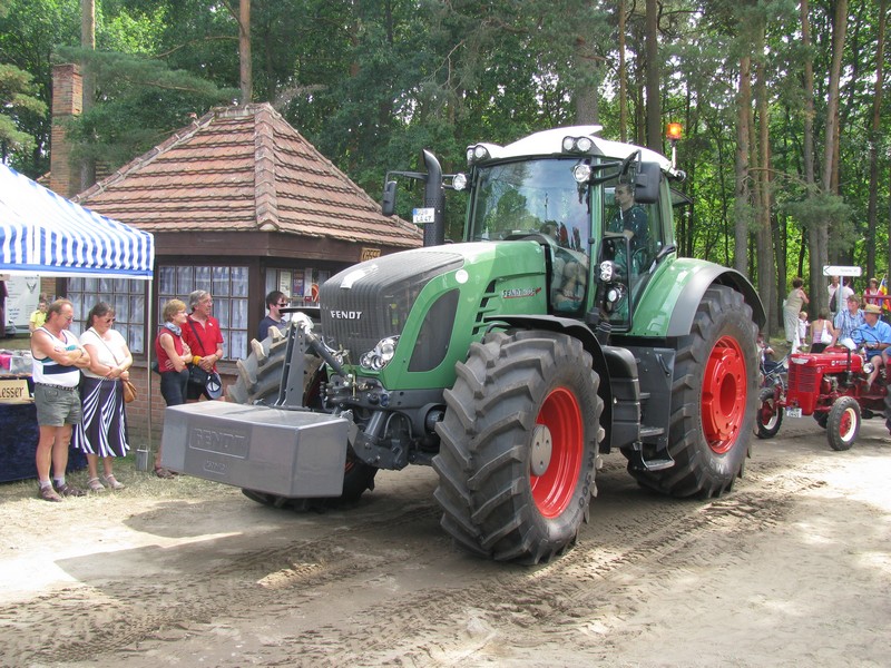 Traktor FENDT 336 aus dem landkreis Gstrow beim 16. Oldtimer- und Traktorentreffen, Alt Schwerin/Meckl. 08.08.2009