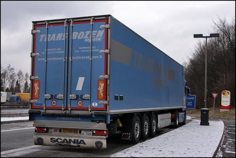 TRANSBOZEN ist seit 1979 auf dem Khltransportsektor ttig. Hauptschlich werden Transporte von Lebensmittel wie Obst, Gemse oder Fleisch im gesamten Europischen Raum durchgefhrt. Tglich ist das Unternehmen zwischen Italien, Deutschland, sterreich, Niederlande und Tschechien unterwegs. Im Jahr 2006 wurde die Tochtergeselschaft TRANSBOZEN SPOL SRO in Budweis gegrndet. Die Transporte gehen grtenteils in Richtung Italien, sterreich, Tschechien, Slowakei, Deutschland, Benelux und England.
