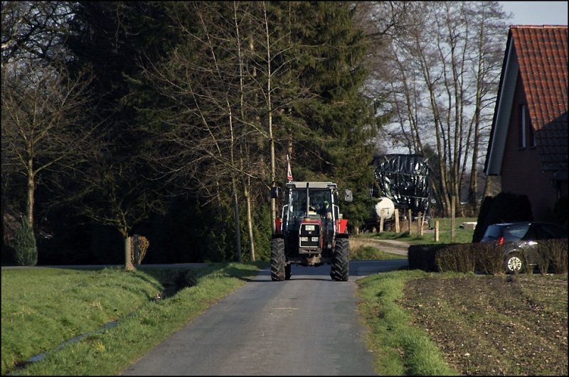 Unbekannter Traktor bei Warendorf. (30.03.2009)