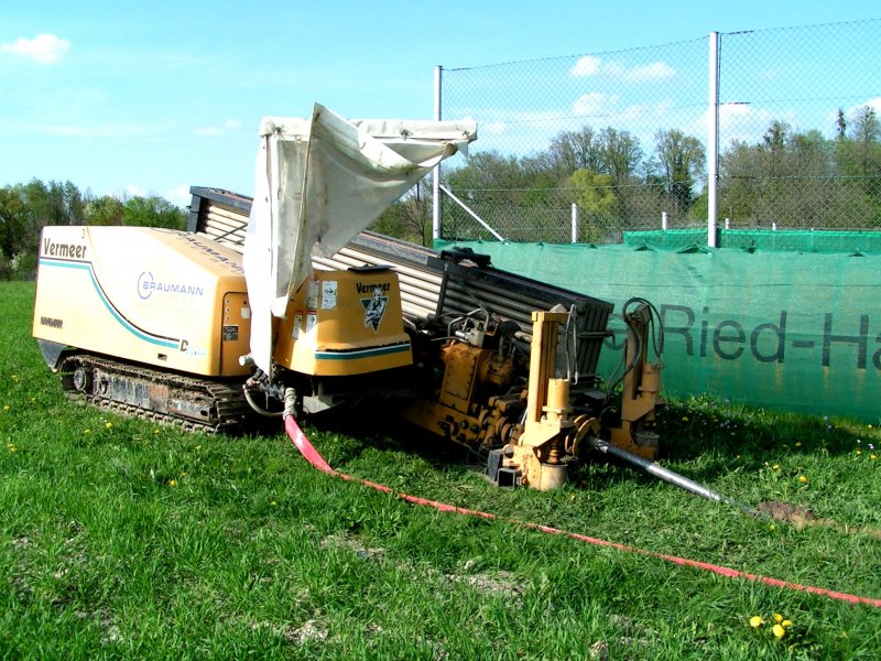 VERMEER-Navigator D33x44 bohrt sich in Hohenzell den Boden; 090420