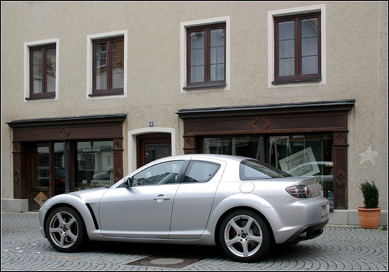 Viersitzger Sportwagen Mazda RX-6 mit Wankelmotor, gebaut seit 2003. (Matthias)