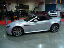 Aston Martin V 8 Vantage S Roadster auf der International Motor Show in Luxemburg, aufgenommen 23.11.2013