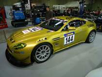 Aston Martin V 12 Vantage Coupé auf der International Motor Show in Luxemburg, aufgenommen 24.11.2013