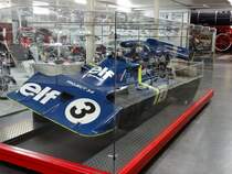 Ein Formel 1 Wagen mit drei sechs Rädern am 11.11.14 im Technik Museum Sinsheim 