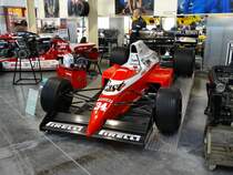 Ein Formel 1 Wagen am 11.11.14 im Technik Museum Sinsheim 