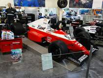 Ein Formel 1 Wagen am 11.11.14 im Technik Museum Sinsheim 