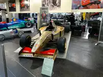 Ein Formel 1 Wagen am 11.11.14 im Technik Museum Sinsheim 
