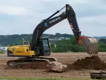 Volvo EC 210C L arbeitet auf einer Baustelle in Konz-Könen, aufgenommen am 19.05.2008