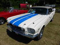 Ford Mustang Cabriolet beim Mustang-Treffen (50 Jahre Mustang) in Mondorf am 15.06.2014