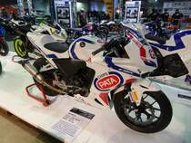 Honda CBR 500 R auf der International Motor Show in Luxemburg, aufgenommen am 23.11.2013