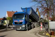 MAN 18.400 Sattel Kipper im Baueinsatz am 25.11.2014 in Hasbergen.