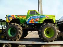 Monstertruck mit Ford Pick-Up Karosserie auf einem Parkplatz in Trier am 16.06.2013