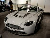 Ason Martin V12 Vantage. Aufnahme: Auto Zürich 2014.