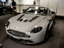 Ason Martin V12 Vantage. Aufnahme: Auto Zürich 2014.
