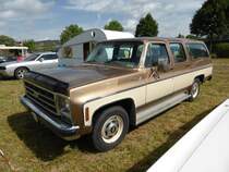 Chevrolet Suburban Silverado auf dem US-Car-Treffen in Stadtbredimus (Lux.) am 06.07.2014