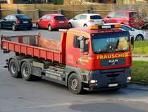 MAN von Frauscher ist mit leerem Wechselauflieger zum nächsten Verwendungsort unterwegs; 141121