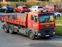 MAN von Frauscher ist mit leerem Wechselauflieger zum nächsten Verwendungsort unterwegs; 141121