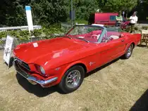 Ford Mustang Cabriolet beim Mustang-Treffen (50 Jahre Mustang) in Mondorf am 15.06.2014