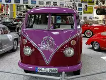Ein alter VW Bulli am 22.11.14 im Technik Museum Sinsheim 