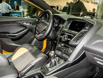 Innenraum des Ford Focus ST (2014-er Modell), ausgestellt auf dem Auto Zürich 2014.