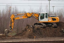 Liebherr Bagger in Duisburg-Bissingheim 3.12.2014