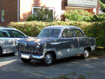 Ford Taunus 15m de luxe (G4B) am 23.9.2014 in Hamburg
Von Sept. 1955 bis Juni 1958 wurden 127.942 Fahrzeuge gebaut / wassergekühlter Reihenmotor, 1.498 ccm, 55 PS, 
