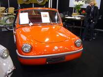 Victoria. 1956 - 1958. Der auch  Spatz  genannte Victoria wurde im Erscheinungsjahr bei den Bayerischen Automobil Werken in Traunreuth hergestellt. Anfangs war der aus Kunststoff bestehende Roadster mit einem 200 cm³ Sachs Motor ausgerüstet. 1957 wurde die Produktion zu den Nürnberger Victoriawerken verlegt. Von da an wurde der 250 cm³ Victoriamotorradmotor verbaut. Insgesamt wurden von dem DM 3350,00 teuren Wagen 1588 Stück, fast ausschließlich in roter Farbe produziert. Essen-Motor-Show am 05.12.2014.