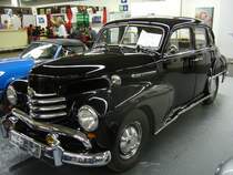 Opel Kapitän. 1951 - 1953. Bei diesem Modell stammte die Technik noch vom Vorkriegskapitän. Lediglich die Karosserie war amerikanisiert worden und ähnelte den Chevroletmodellen des Modelljahres 1948. Der 6-Zylinderreihenmotor mit 2473 cm³ Hubraum leistet 58 PS und kann den 1240 kg schweren Wagen auf 130 km/h Höchstgeschwindigkeit beschleunigen. Essen-Motor-Show am 05.12.2014.