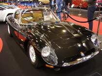 Bizzarini GT 5300 Strada. 1964 - 1968. Das Fahrwerk und die Bremsanlage des GT 5300 ist mit dem des ISO Grifo verwandt, da die Herren Rivolta (ISO) und Bizzarini einige Zeit kooperierten. Die Motorisierung besorgt allerdings ein 5.3l Chevrolet V8-motor. Essen-Motor-Show am 05.12.2014.