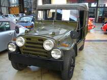 Fiat Campagnola 1. 1951 - 1974. Der Campagnola ist ein spartanischer Geländewagen mit Stoffverdeck. Er wurde hauptsächlich an Behörden und die italienische Armee ausgeliefert. Man konnte zwischen zwei Motorisierungen wählen: 1905 cm³ Benzinmotor mit 53 PS oder 1905 cm³ Dieselmotor mit 40 PS. Der abgelichtete Campagnola wurde 1954 gebaut. Classic Remise Düsseldorf am 07.12.2014.