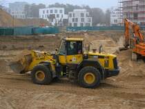 Komatsu WA 380 Radlader am 25.11.2014 auf einer Baustelle in Berlin-Dahlem