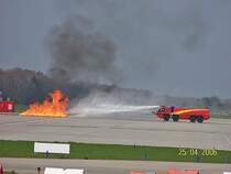 �bung der Flughafenfeuerwehr in Hamburg.