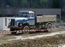 SAURER: Am 30. April 2007 stand dieser schöne Saurer 5DM-Kipper mit silbernem Grill noch als Baustellenfahrzeug (ohnen Kennzeichen) im Waadtländer-Jura bei Le Brassus im Einsatz.
Foto: Walter Ruetsch  