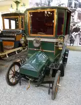 Piccolo Coupe Landaulet, ein Oldtimer aus deutscher Produktion, Baujahr 1907, luftgek�hlter 2-Zyl.Motor mit 794ccm und 7PS, Vmax.50Km/h, die Firma wurde 1910 von den Apollo-Werken �bernommen, Automobilmuseum M�lhausen, Nov.2013