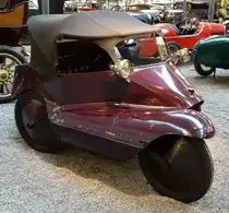 Scott Tricar, englischer Oldtimer, Baujahr 1928, der Zweisitzer auf drei R�dern hatte 12PS und fuhr 80Km/h, Automobilmuseum M�lhausen, Nov.2013 