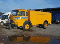 SAURER: SAURER 4DF-Kommunalfahrzeug mit Spiegelung in einer Pfütze bei Roggwil am 22. Dezember 2014.
Foto: Walter Ruetsch