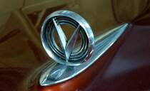 Buick Motor Car Co., Khlerfigur am Oldtimer-PKW  Century  von 1955, die 1903 gegrndete US-amerikanische Firma gehrt heute zum GM-Konzern, Dez.2014