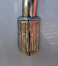 Fiat, Khleremblem am Oldtimer- Kleinwagen  Fiat 500G , Baujahr 1954, Dez.2014