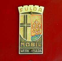 Elektromaschinenbau Fulda GmbH, Khleremblem am Kleinwagen  Fuldamobil S2 , Baujahr 1955, Dez.2014