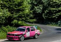 BMW 3 E30 leicht beschädigt, gesehen am 20.07.2014 auf dem Rallye Sprint.