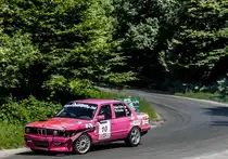 BMW 3 E30 leicht beschädigt, gesehen am 20.07.2014 auf dem Rallye Sprint.