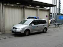 VIAS GmbH VW Sharan am 23.12.14 in Frankfurt am Main Hbf 